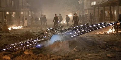 Des cowboys regardant un vaisseau spatial écrasé