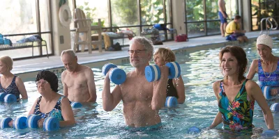 Sam dans la piscine