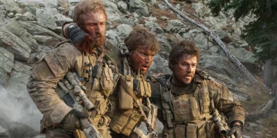 Marcus Luttrell et Matt "Axe" Axelson aident Danny Dietz