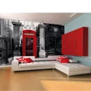 Mural Noir et Blanc avec Cabine Téléphonique Rouge Image 1