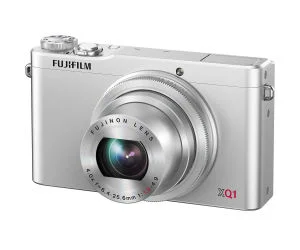 Fujifilm XQ1 Compact Digital Camera (HD 1080p, 12MP, 4x Optical, 3 Inch LCD) - Silver Image 1