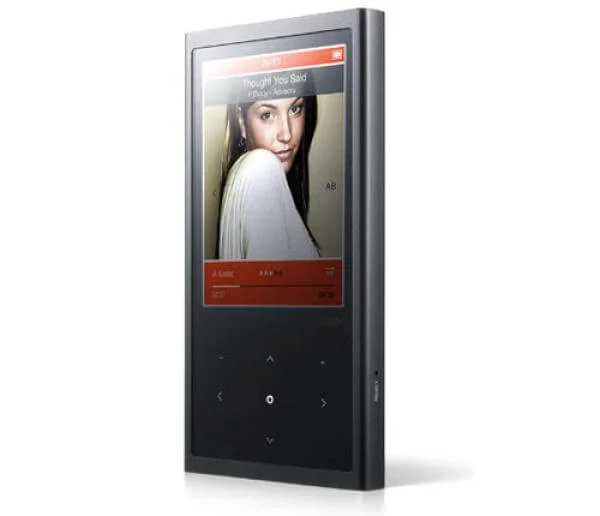 iRiver E200 8GB MP3 Player Image 1