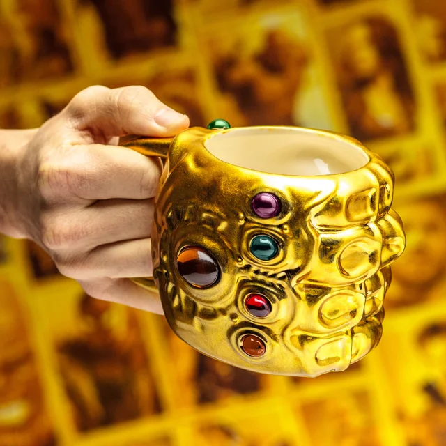 Tasse en forme de gantelet Marvel Avengers Infinity War