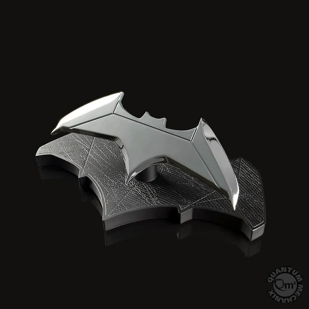 Réplique 1:1 Quantum Mechanix DC Comics Batman Batarang Image 1