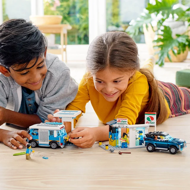 LEGO City : Nitro Wheels Ensemble de Jeux de Construction La Station-Service (60257)