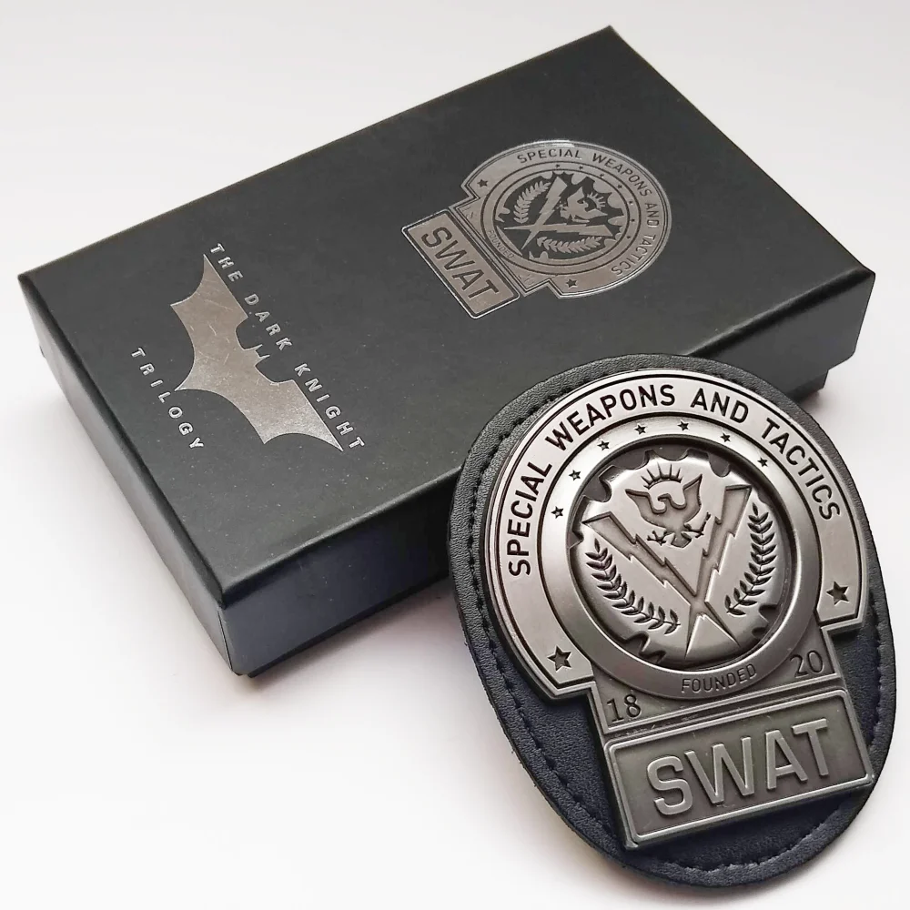 Réplique DUST! Batman Édition Limitée Badge SWAT Trilogie Nolan - Exclusivité Zavvi Image 1
