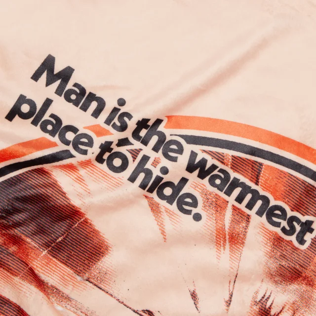 The Thing Man Is The Warmest Place To Hide Couverture Fleece