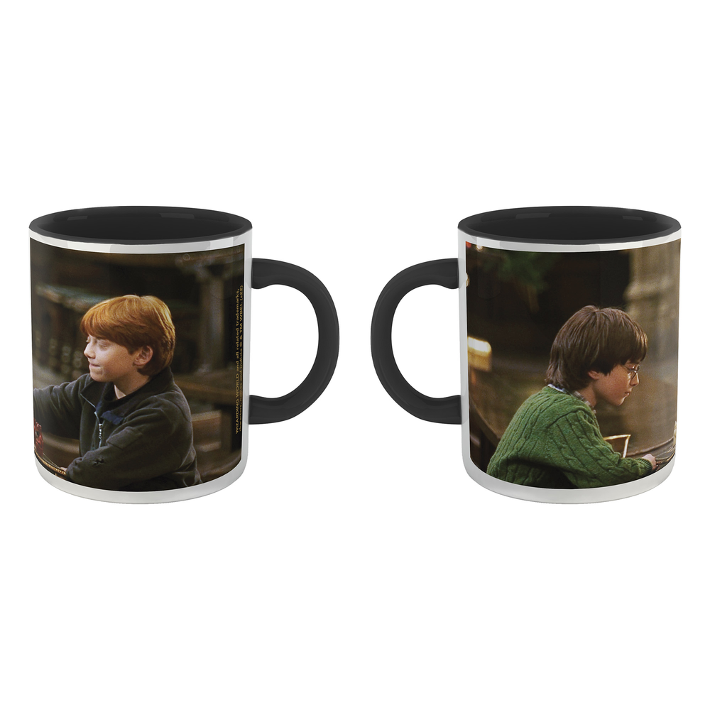 Harry Potter Harry And Ron - Playing Chess Mug - Black Image 1