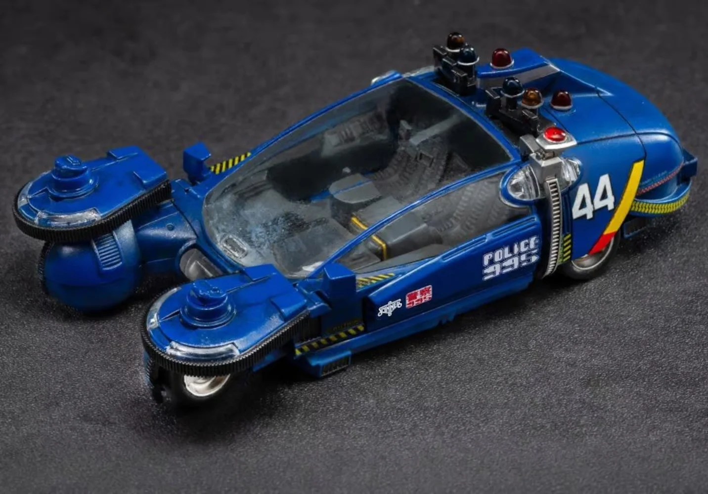 Threezero Blade Runner 2049 Deckard's Police Spinner (3.7") Image 1