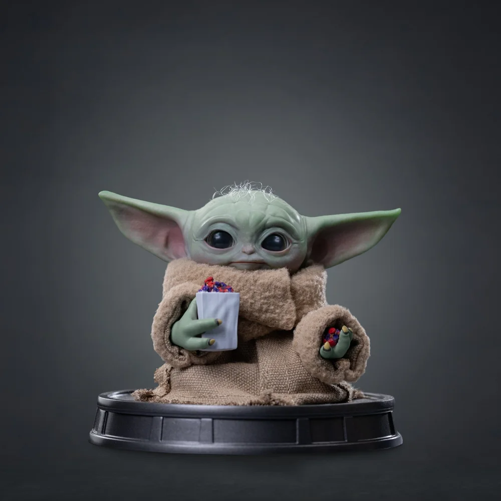 Iron Studios Star Wars Mandalorian and Grogu Movie Grogu Popcorn Time Legacy Replica 1/4 Statue Image 1