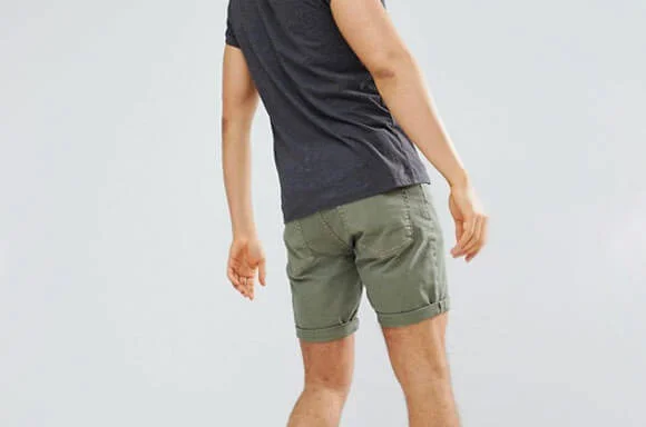 T-SHIRT & SHORT = 23 €
